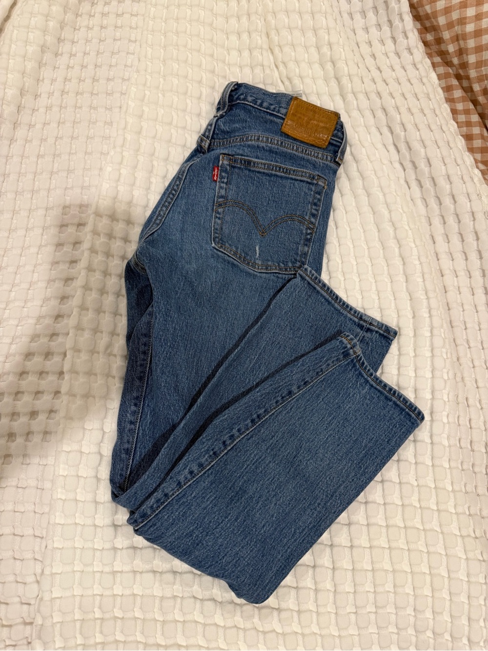 Levi wedgie distressed jeans